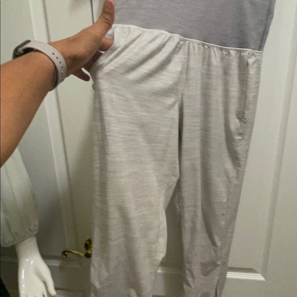 Lululemon beautiful lose yoga pants with the stretchy belt perfect condition - Picture 4 of 11